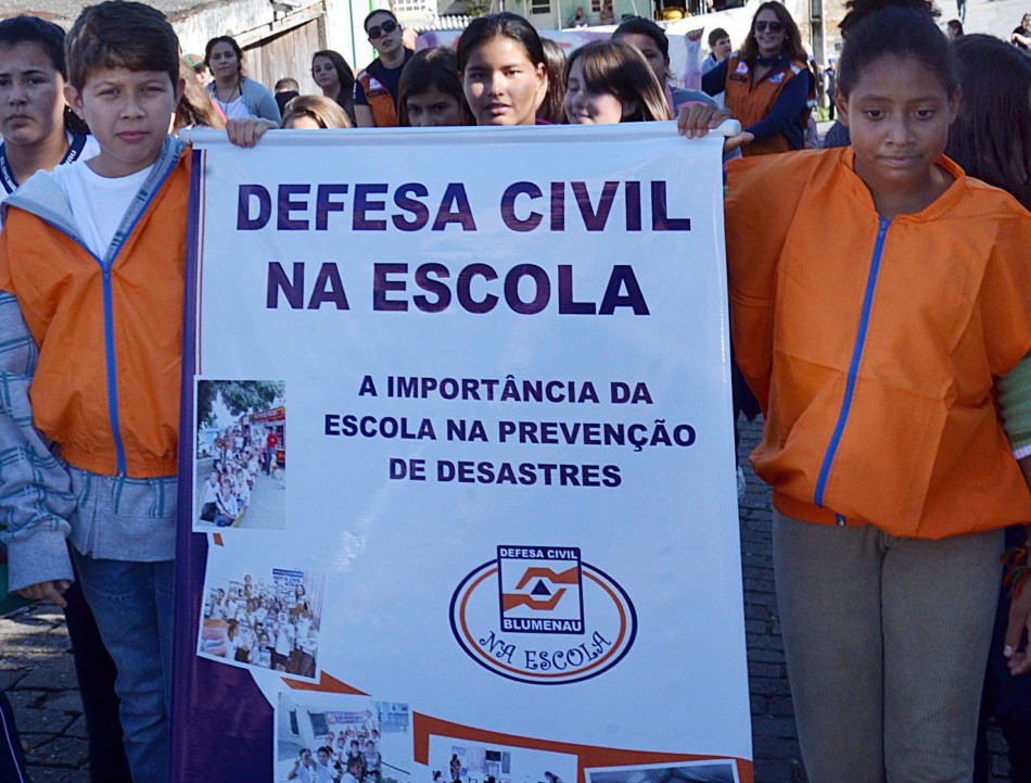 Prefeitura inicia o Defesa Civil na Escola com alunos da Almirante Tamandaré