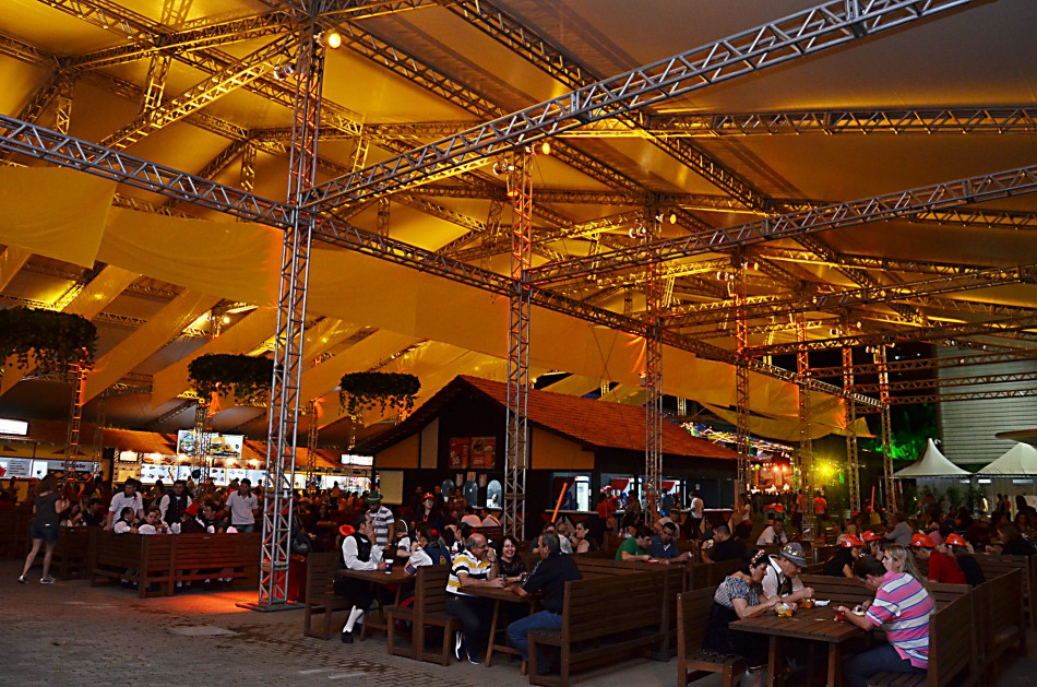Biergarten e Praça de Alimentação voltam ao normal após queda de energia
