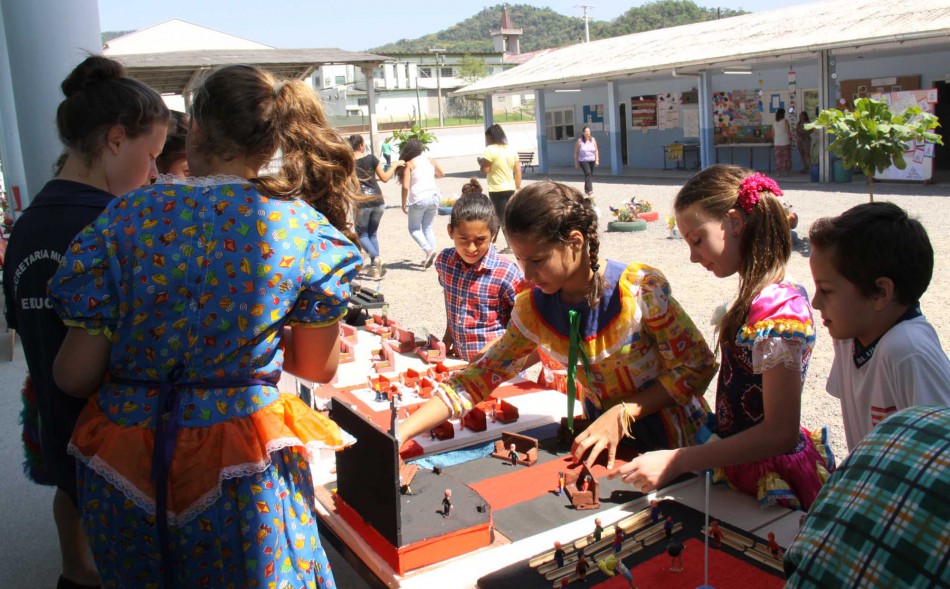 Escola Annemarie Techentin apresenta II Mostra Cultural