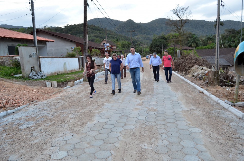 Obras de pavimentação no bairro Progresso estão próximas da conclusão