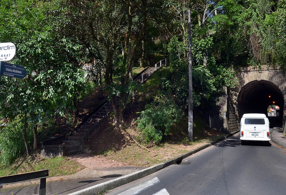 Rua Vitório Alcântara recebe recuperação asfáltica