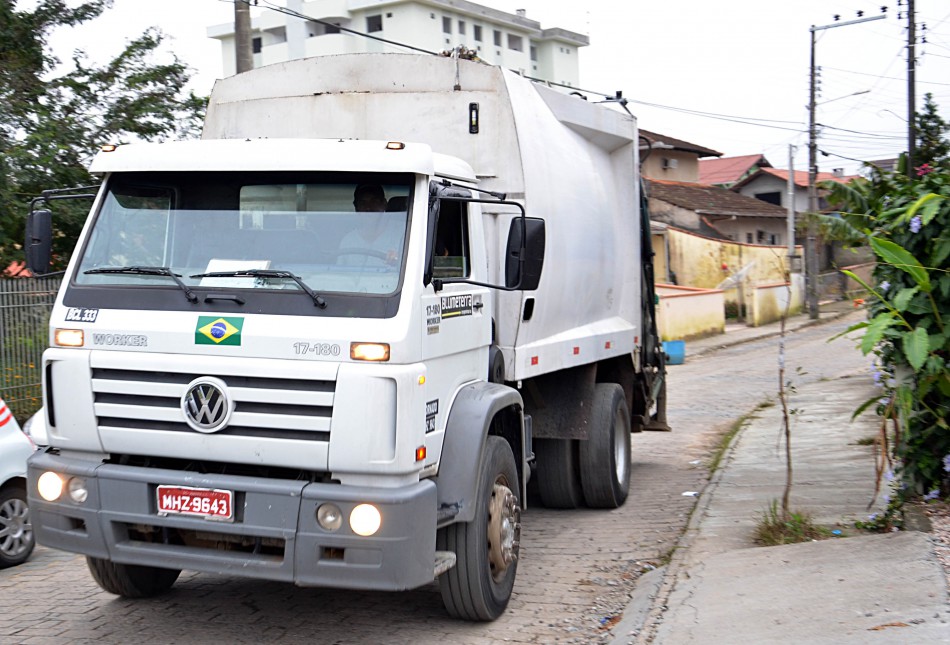 Samae promove melhorias na coleta de lixo da rua XV de Novembro