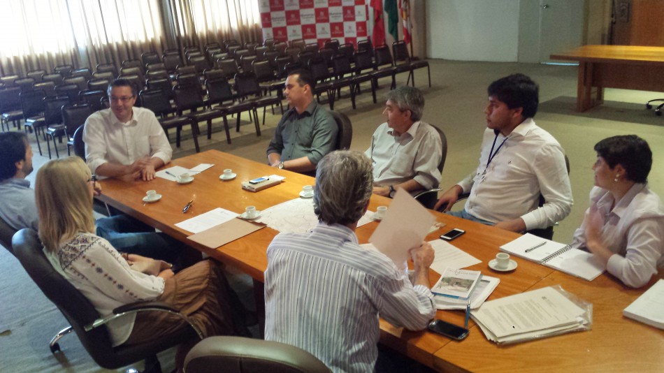 Prefeito recebe representantes da CDL e Sindilojas