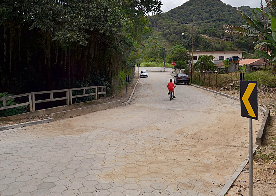 Pavimentação da rua Chipre, no Progresso, está na reta final