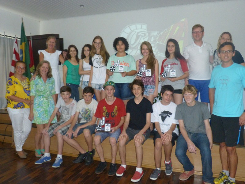 Alunos produzem e atuam em curtas-metragens sobre adolescência