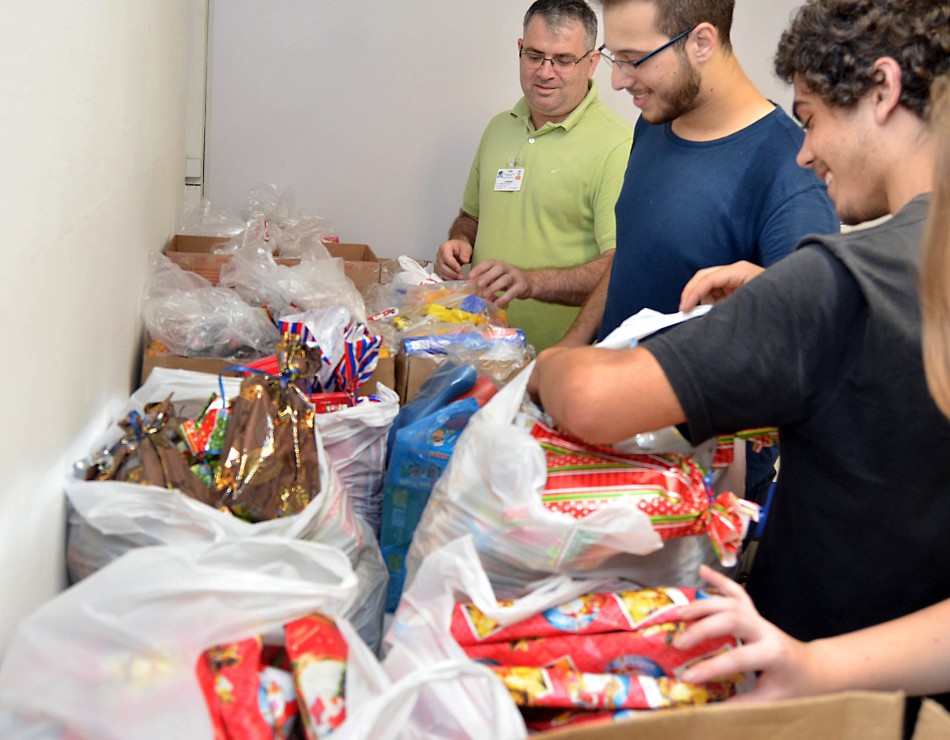 Campanha Doe Sorrisos arrecada brinquedos e guloseimas