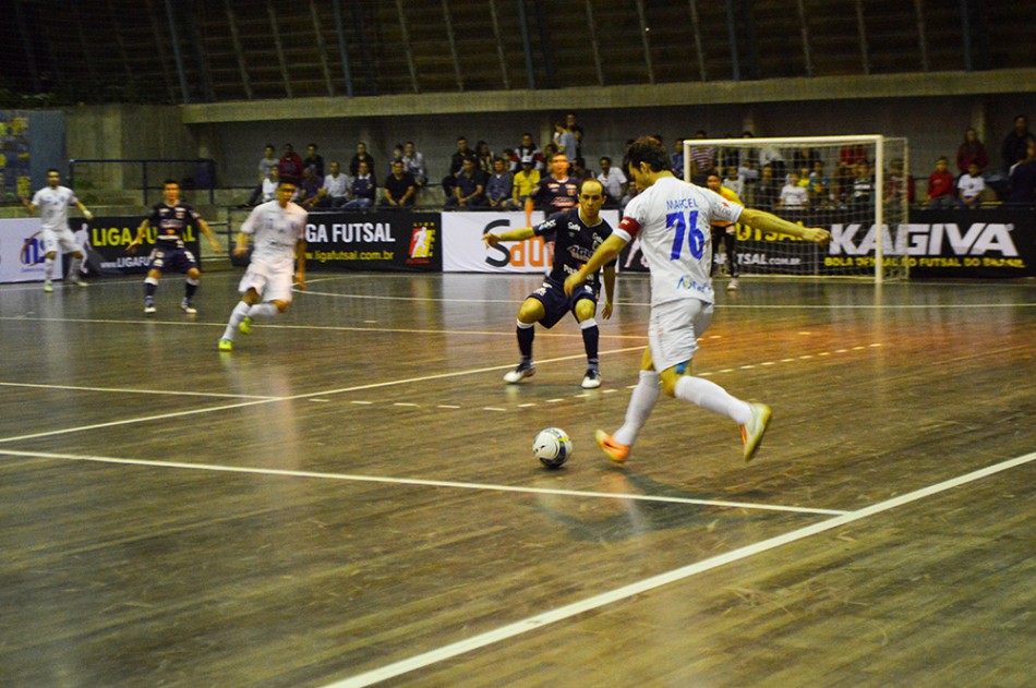 Estrelas do futsal marcam presença no jogo de despedida de Marcel