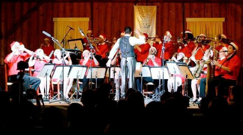 Banda Noel toca na chegada do Bom Velhinho