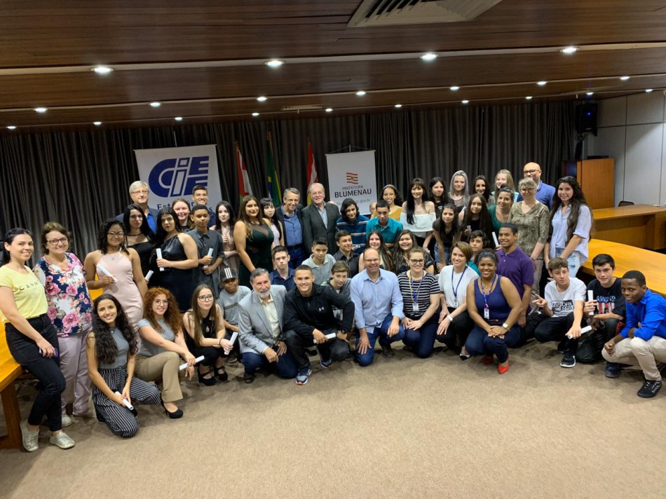 Programa de Iniciação ao Trabalho forma 52 adolescentes