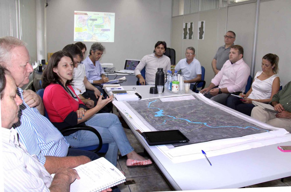 Blumenau recebe a visita de funcionários da Prefeitura de Indaial