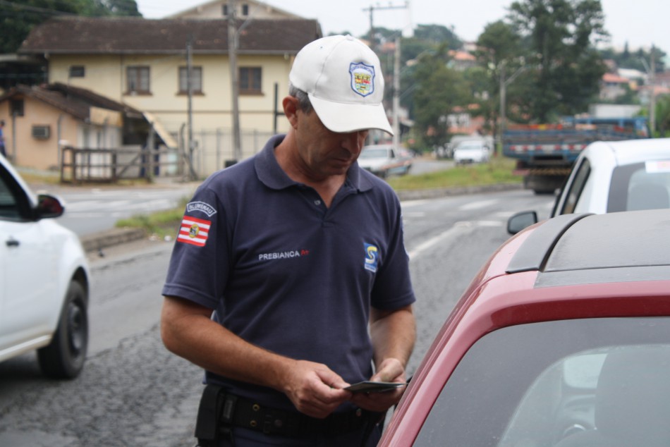 Cerca de 750 veículos são abordados em blitze 