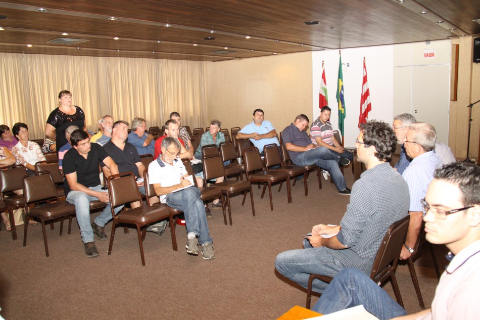 Prefeitura recebe moradores para ouvir reivindicações