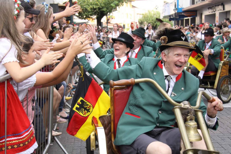 31ª Oktoberfest divulga resultados da pesquisa que avaliou seus desfiles