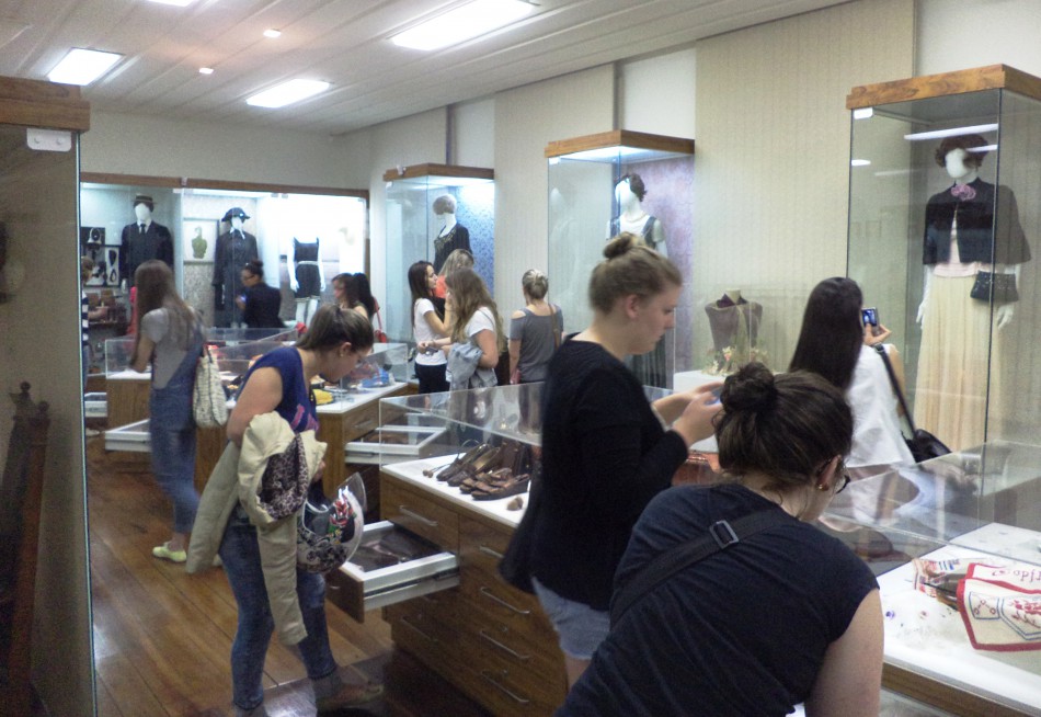 Estudantes de Moda visitam Museu de Hábitos e Costumes