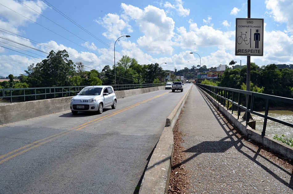 Ponte Irineu Bornhausen recebe manutenção neste sábado