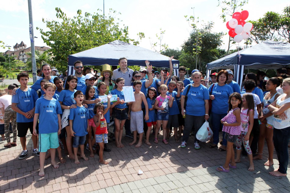 Participantes do Piquenique da Família visitam o Parque da Malwee
