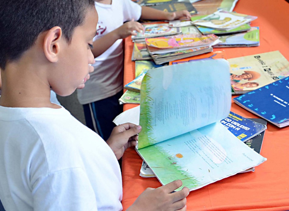 Escola Básica Municipal Alberto Stein realiza Movimento Literário