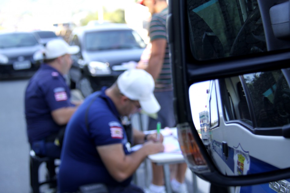 Guarda de Trânsito fiscalizou 800 veículos em blitze nesta quinta-feira