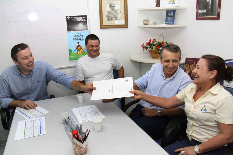 Entidades serão beneficiadas com repasse da Prefeitura 
