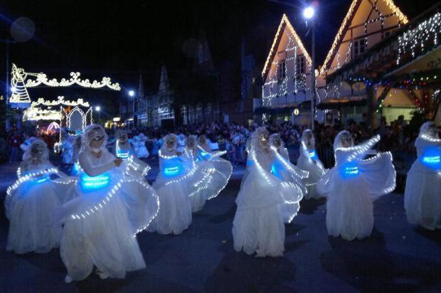 Desfile de Natal altera trânsito na rua Alberto Stein nesta sexta, dia 19