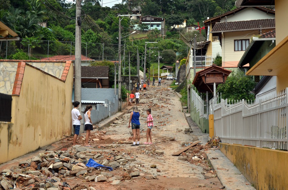 Prefeitura realiza atendimento de famílias afetadas pelo temporal