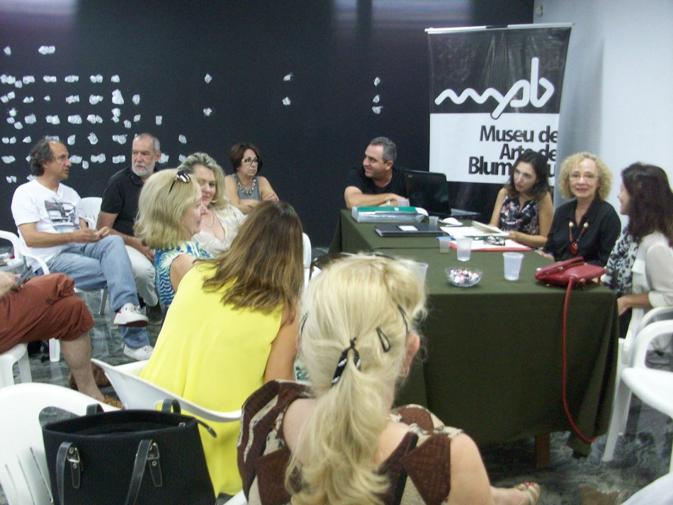 Artistas catarinenses participam de reunião no MAB