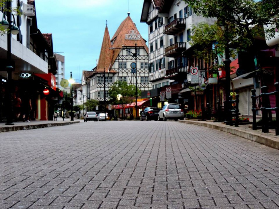 Rua XV de Novembro terá trânsito interrompido neste sábado