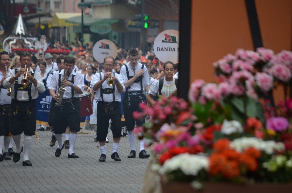 Abertas inscrições para grupos interessados em desfilar na Oktoberfest 2015