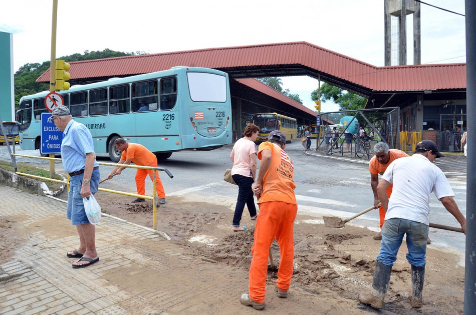 Após chuva torrencial, Operação Limpeza é acionada. Prejuízos são consideráveis 