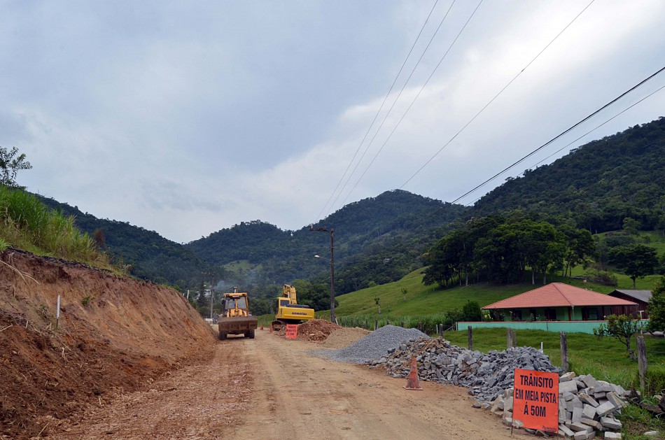 Rua Johann Hadlich receberá obras de pavimentação asfáltica