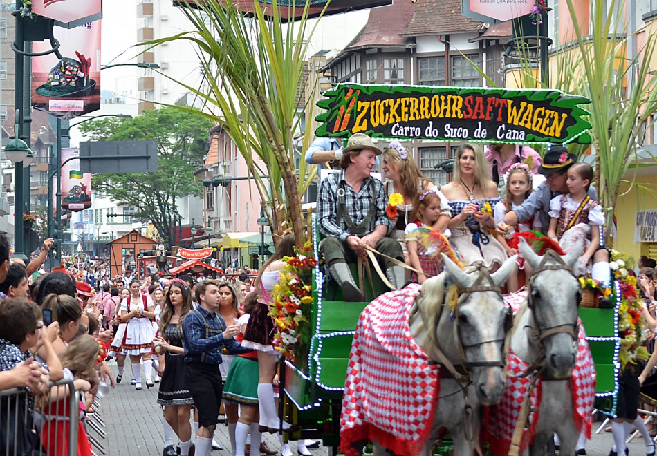 Organização da Oktoberfest apresenta regulamento dos desfiles