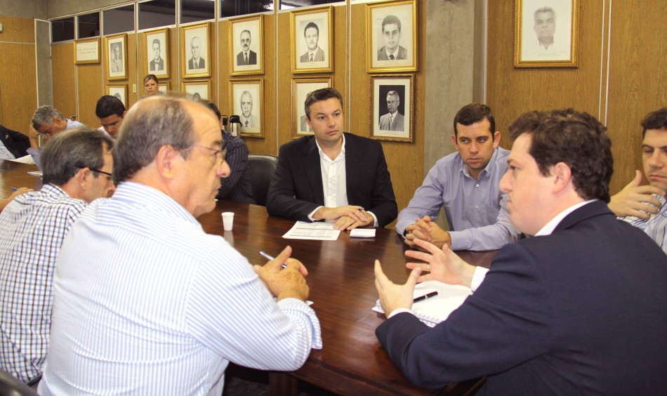 Comitiva cobra respostas sobre a duplicação da BR-470