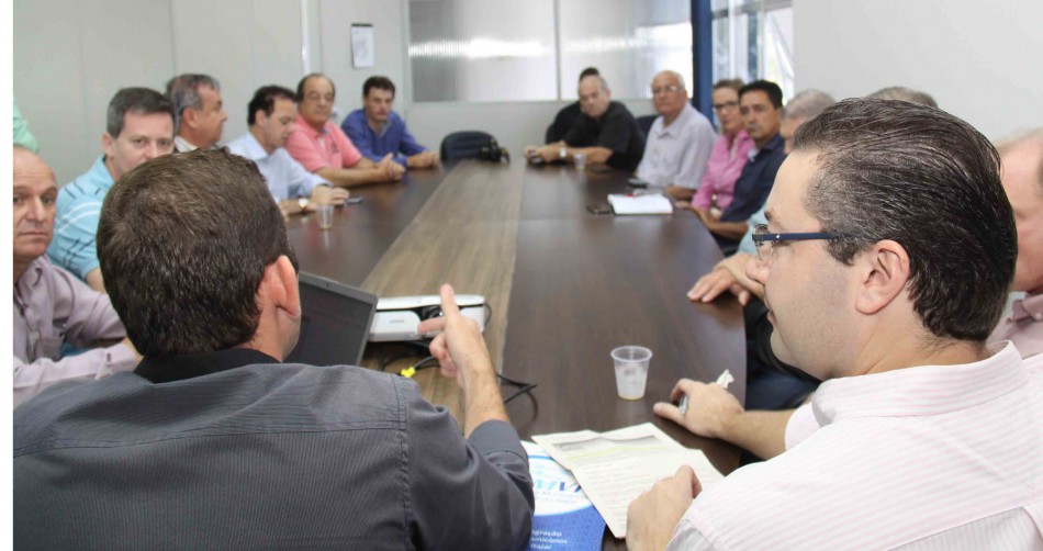 Associação dos Municípios se reúne com deputados da região