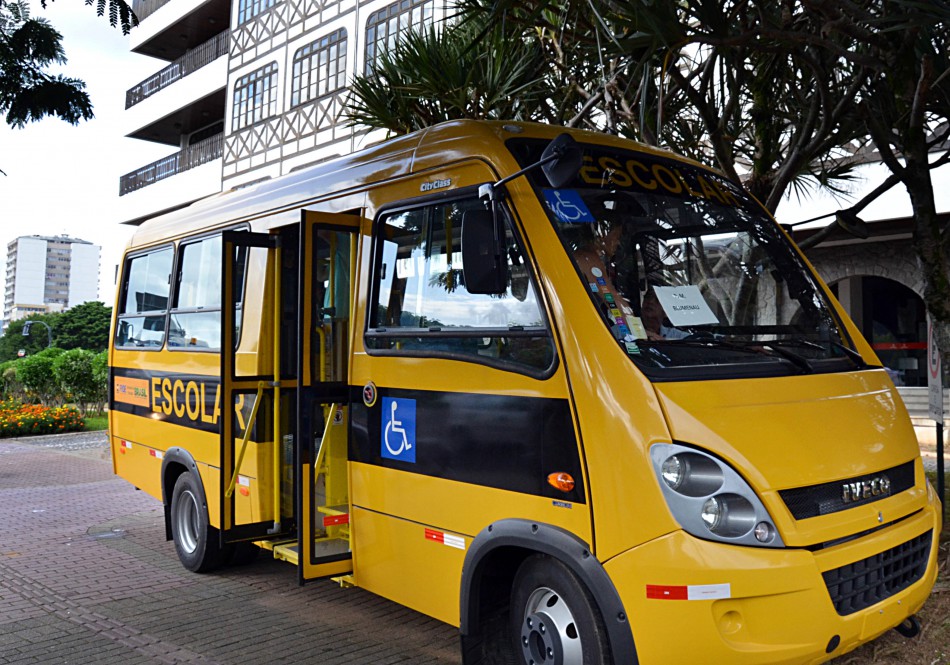 Transporte escolar de Blumenau ganha reforço com novo micro-ônibus