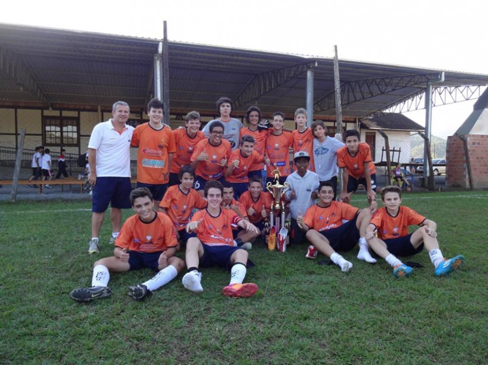 Escola de Blumenau é classificada para regional do Moleque Bom de Bola