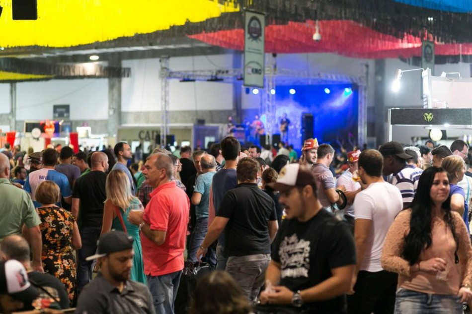 Primeiro dia do Festival da Cerveja supera expectativas