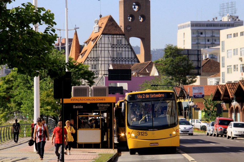 Transporte coletivo volta a circular nesta quarta-feira, dia 25