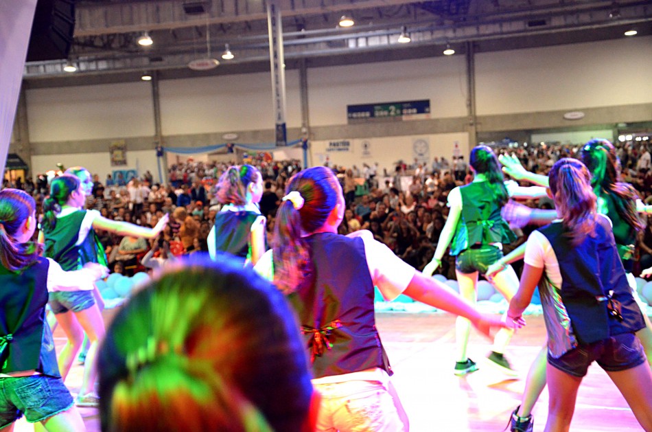 Sábado tem aula de dança na escola Alberto Stein