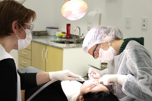 Prefeitura oferece especialista em prótese dentária