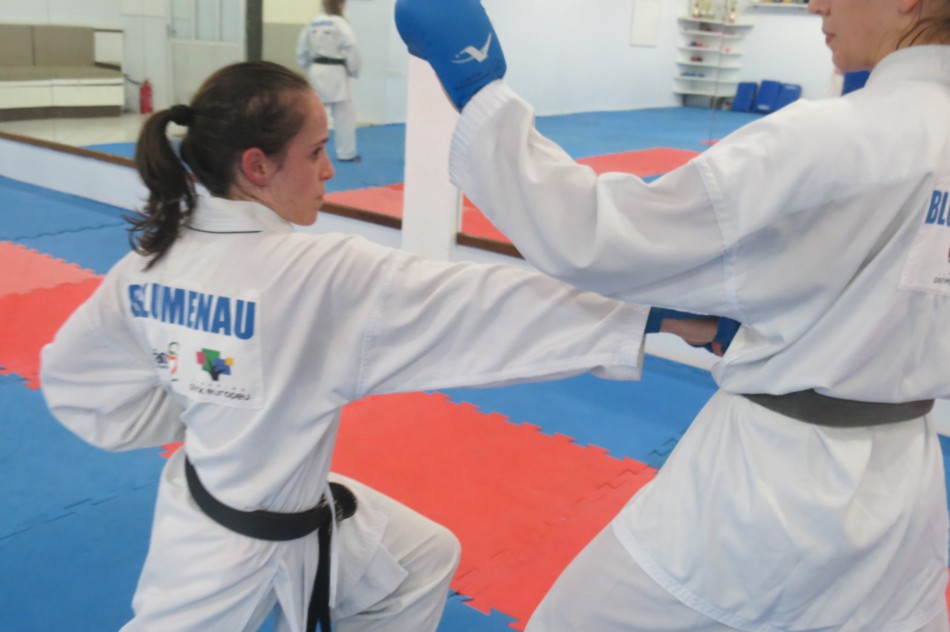 Atletas blumenauenses têm bons resultados no USA Open Karate