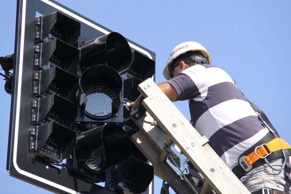 Prefeitura inicia nova etapa de modernização do sistema semafórico
