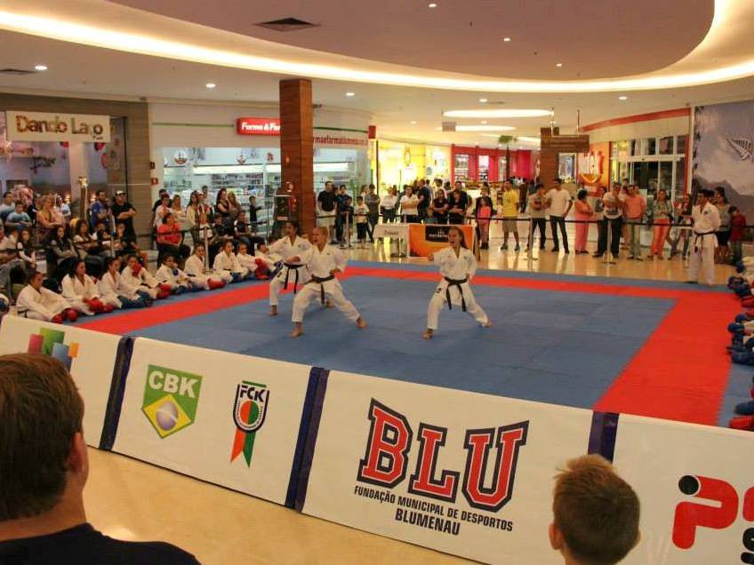 Associação Blumenau de karatê faz apresentações especiais 