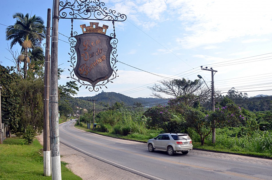 Conserto de tubulação na rua Itajaí é adiado
