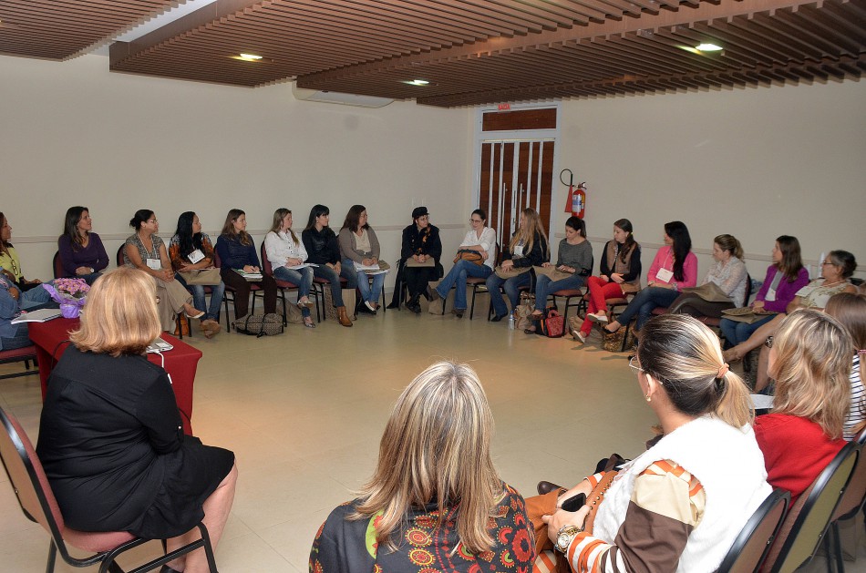 Oficina reúne profissionais para debater mortalidade infantil