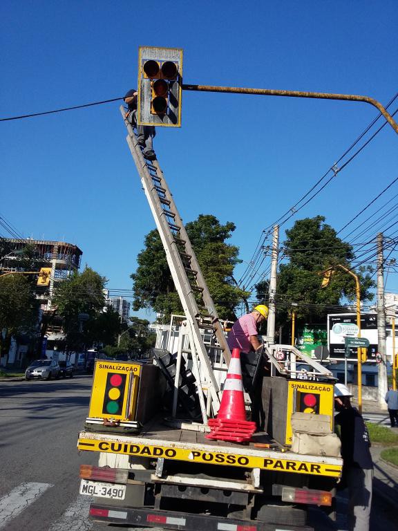 Concluída segunda etapa de modernização do sistema semafórico