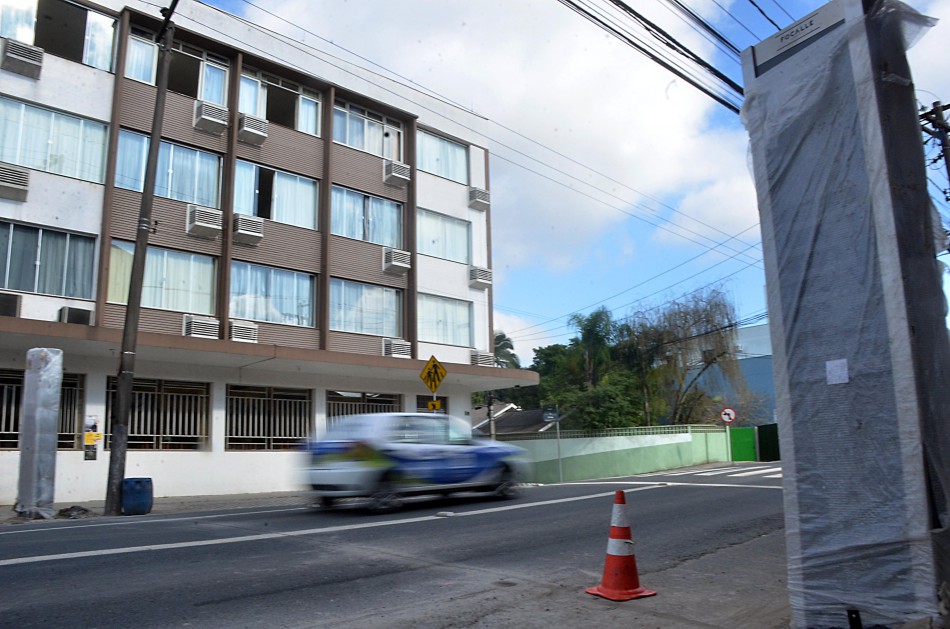 Inicia instalação de novas lombadas eletrônicas em Blumenau