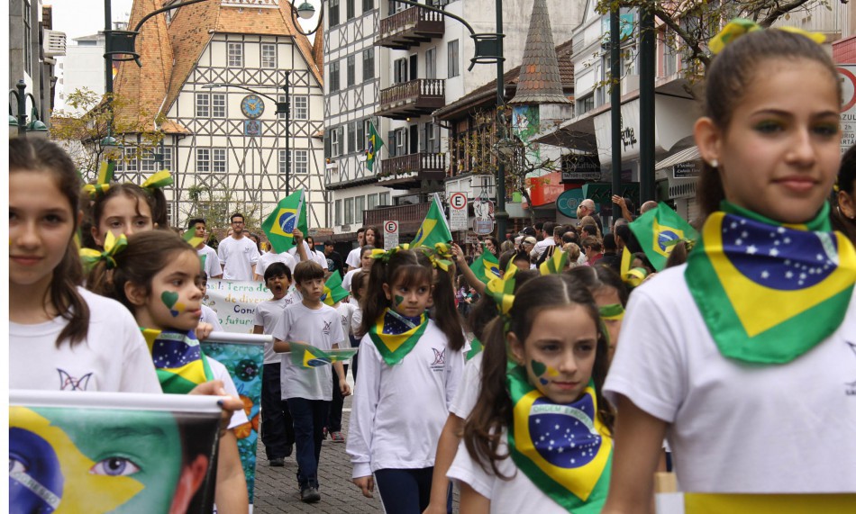 Desfile cívico marca feriado de Independência do Brasil