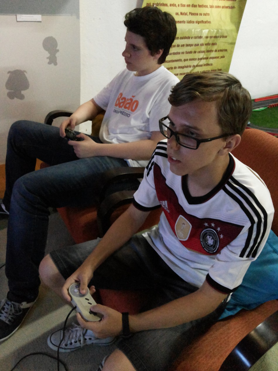 Jogos eletrônicos do passado atraem jovens ao museu