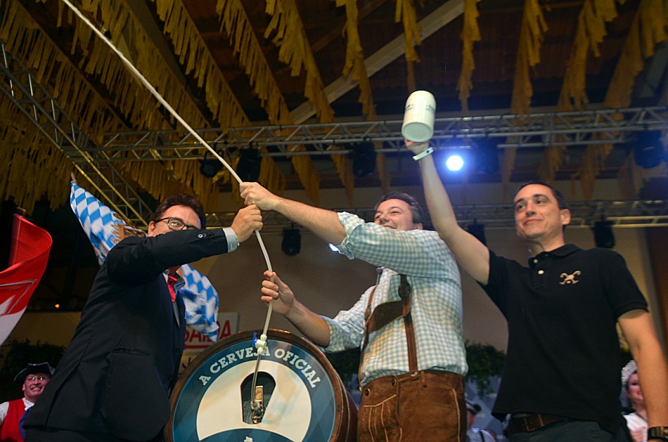 Mais de 23 mil pessoas prestigiaram a abertura da  32ª Oktoberfest