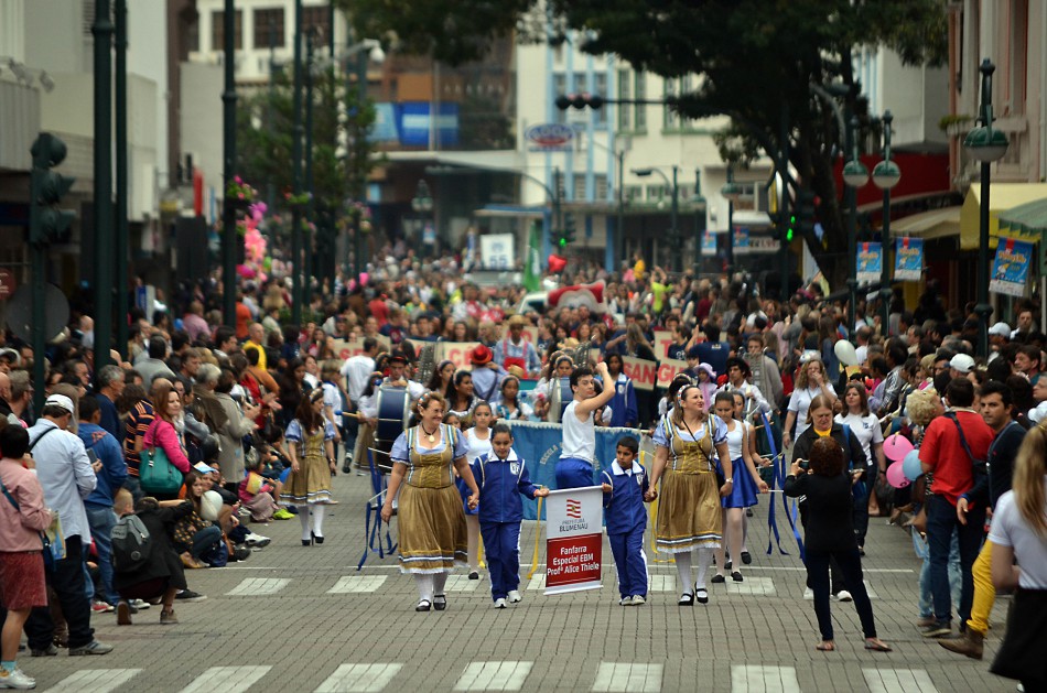 Trânsito terá alterações para realização do desfile de aniversário do município